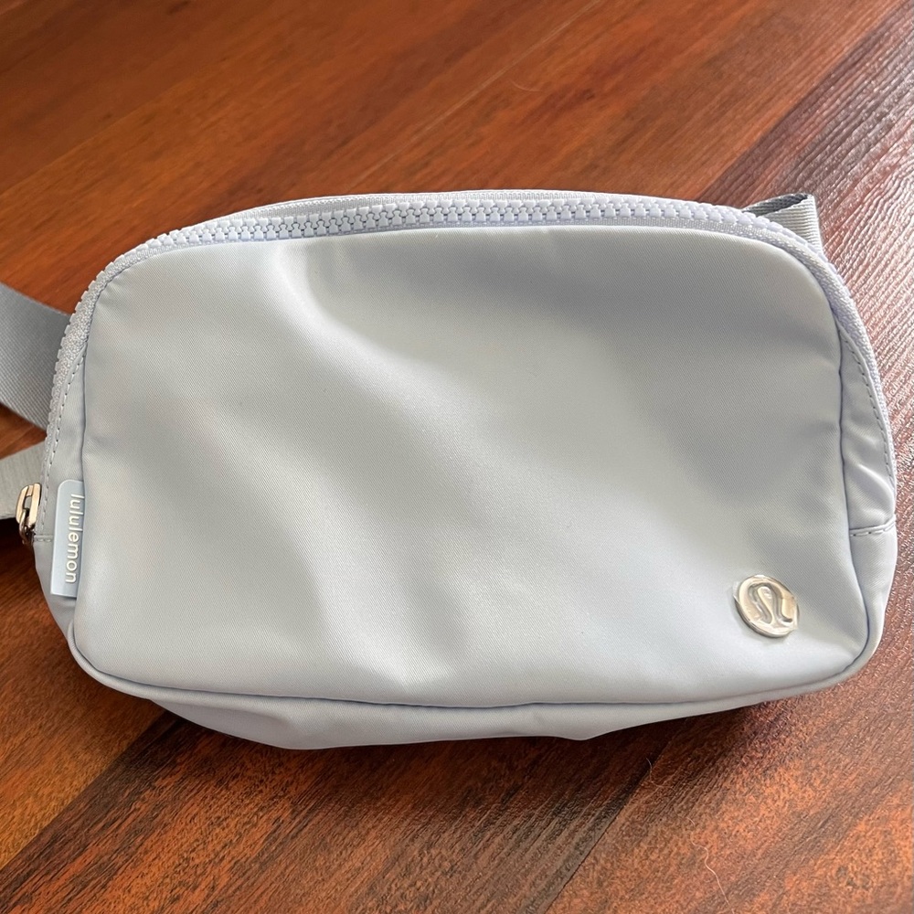 Lululemon 1L Everywhere Belt Bag in Windmill color